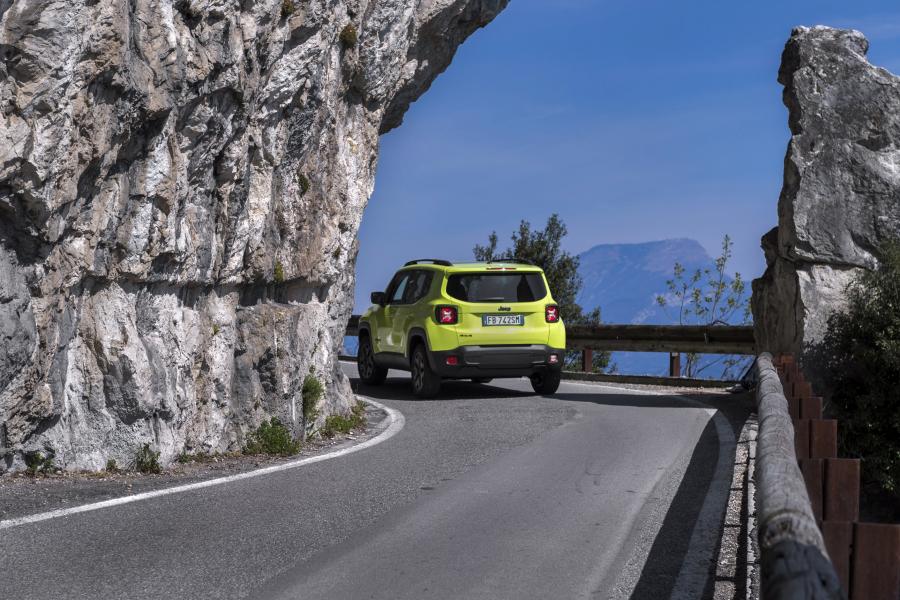 Jeep Renegade Upland 2017 года  (фото 4 из 5)
